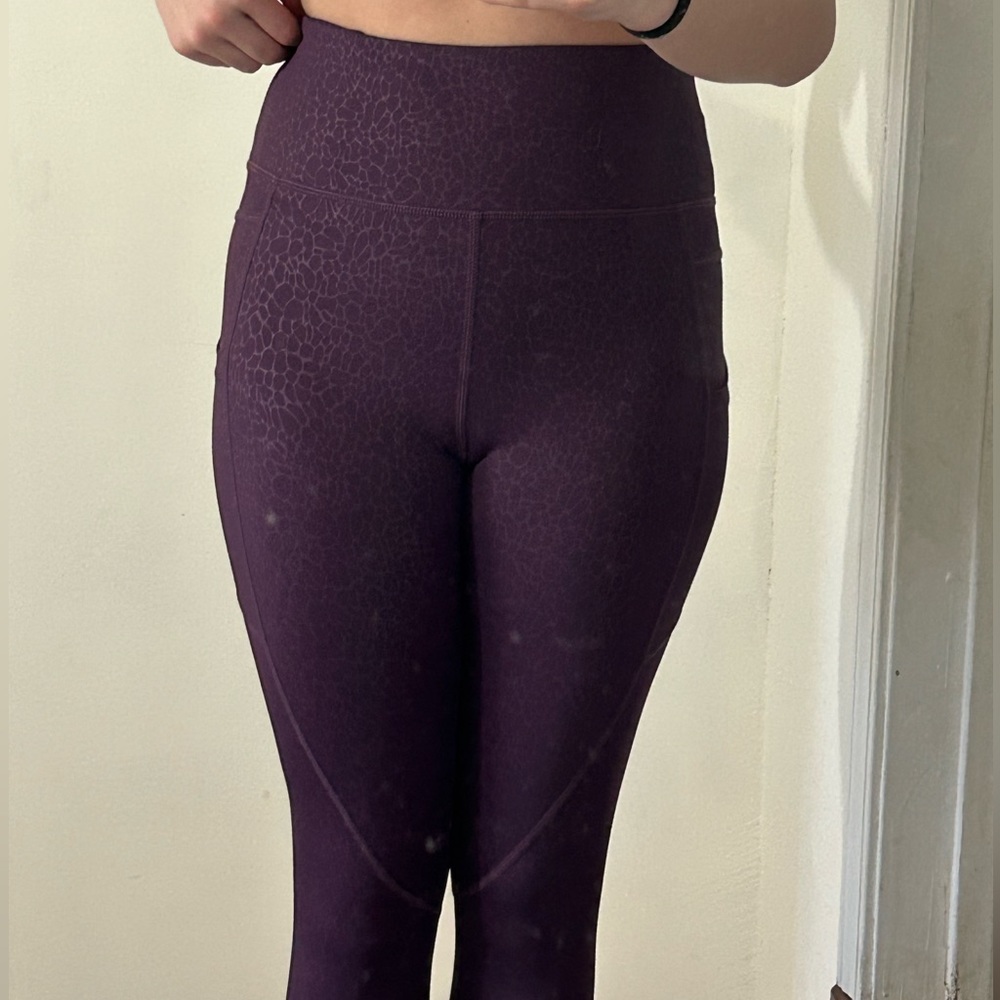 ZYIA Women’s Purple Animal Print Leggings with Pockets in size 8-10